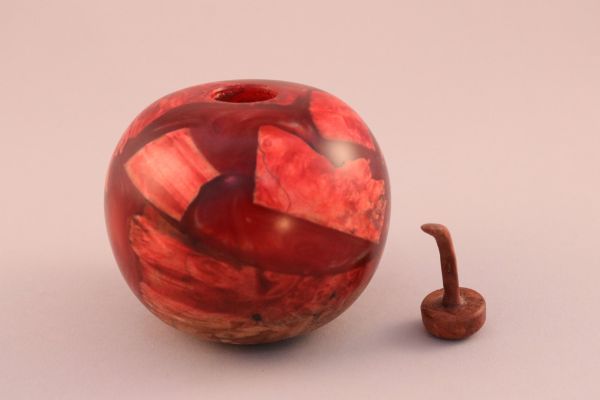 red-apple-cast-resin-and-wood-xx-10-776108609-670986712-925F-84DF-CB0D-240986C299A3.jpeg